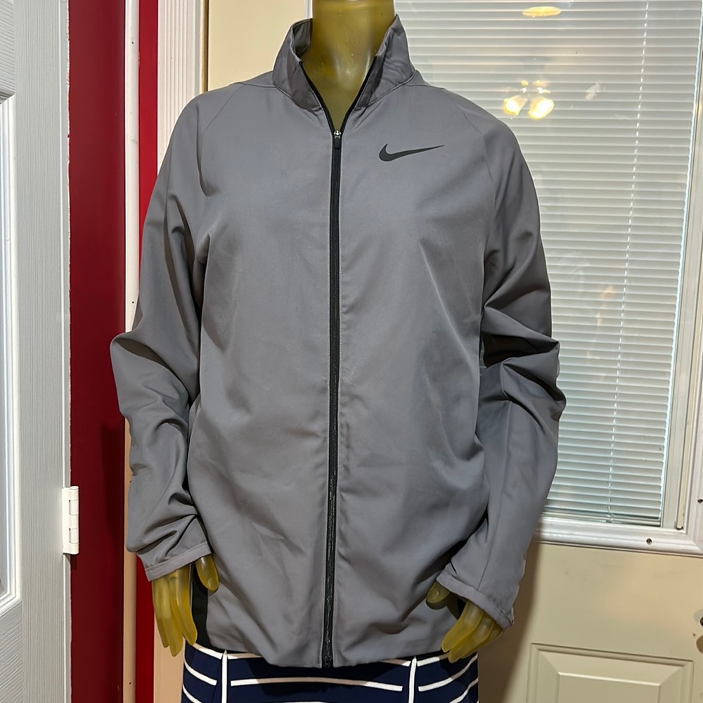 Nike top